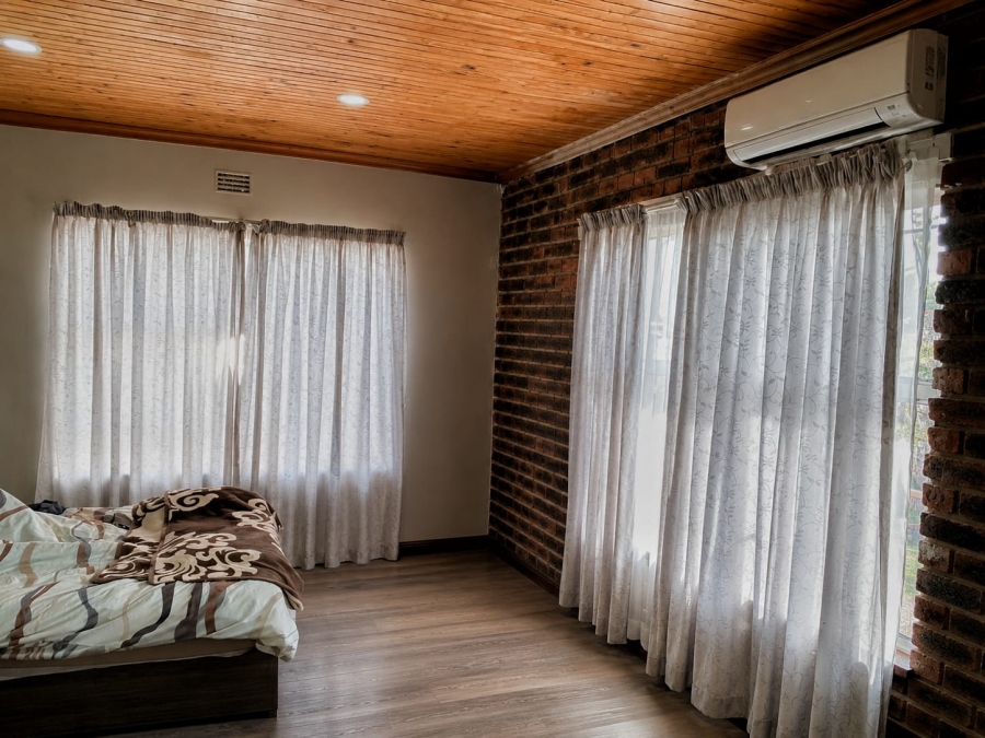 To Let 4 Bedroom Property for Rent in Riebeeckstad Free State